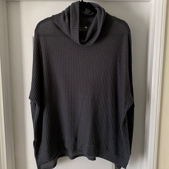 Like new - long sleeve gray turtleneck - Picture 1 of 1